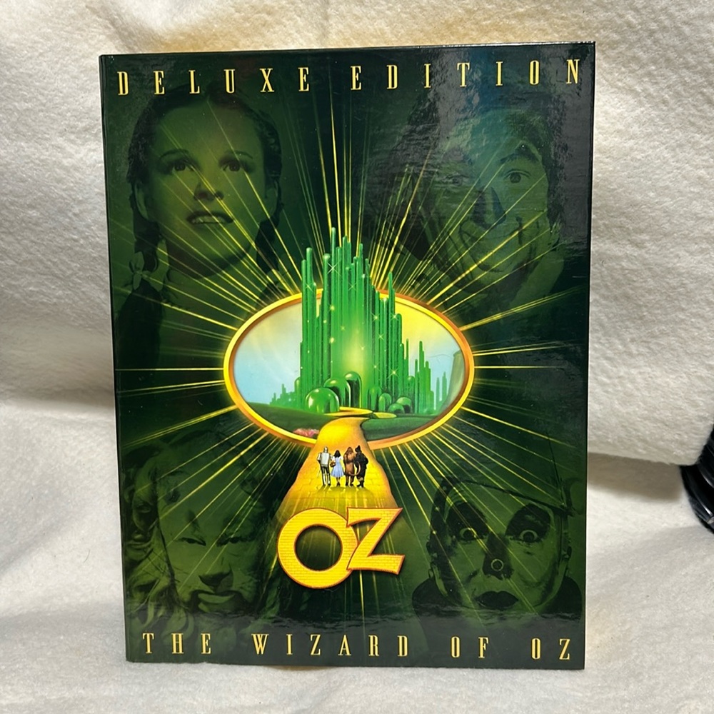 THE WIZARD OF OZ-Deluxe Edition-Collectible Gift Set. Great condition